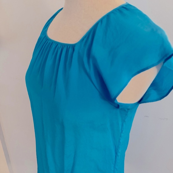 Banana Republic silk square neck top with back keyhole cut-out & flutter sleeve - Picture 6 of 12